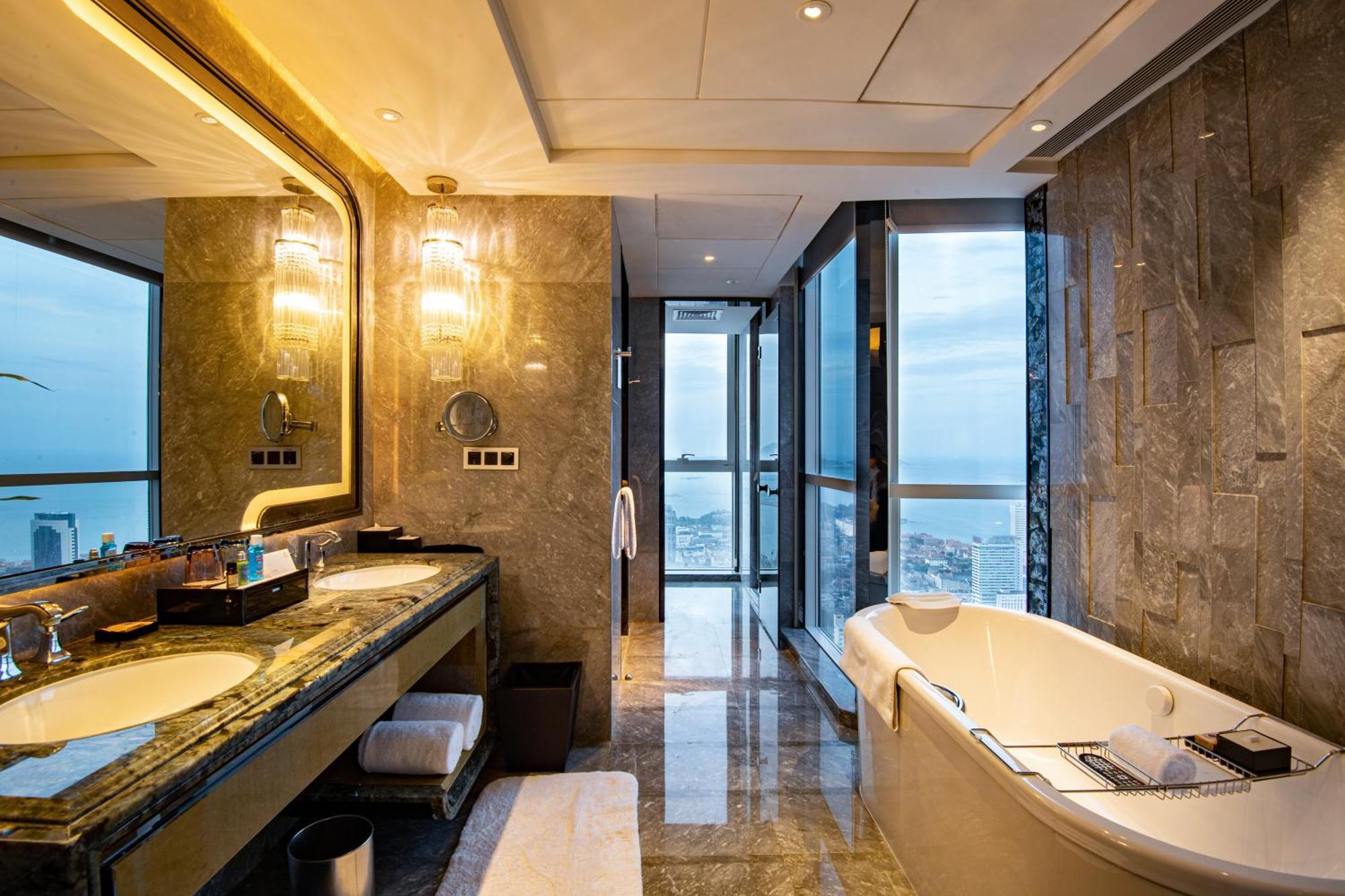 Hotel Pullman Yantai Center Exterior foto